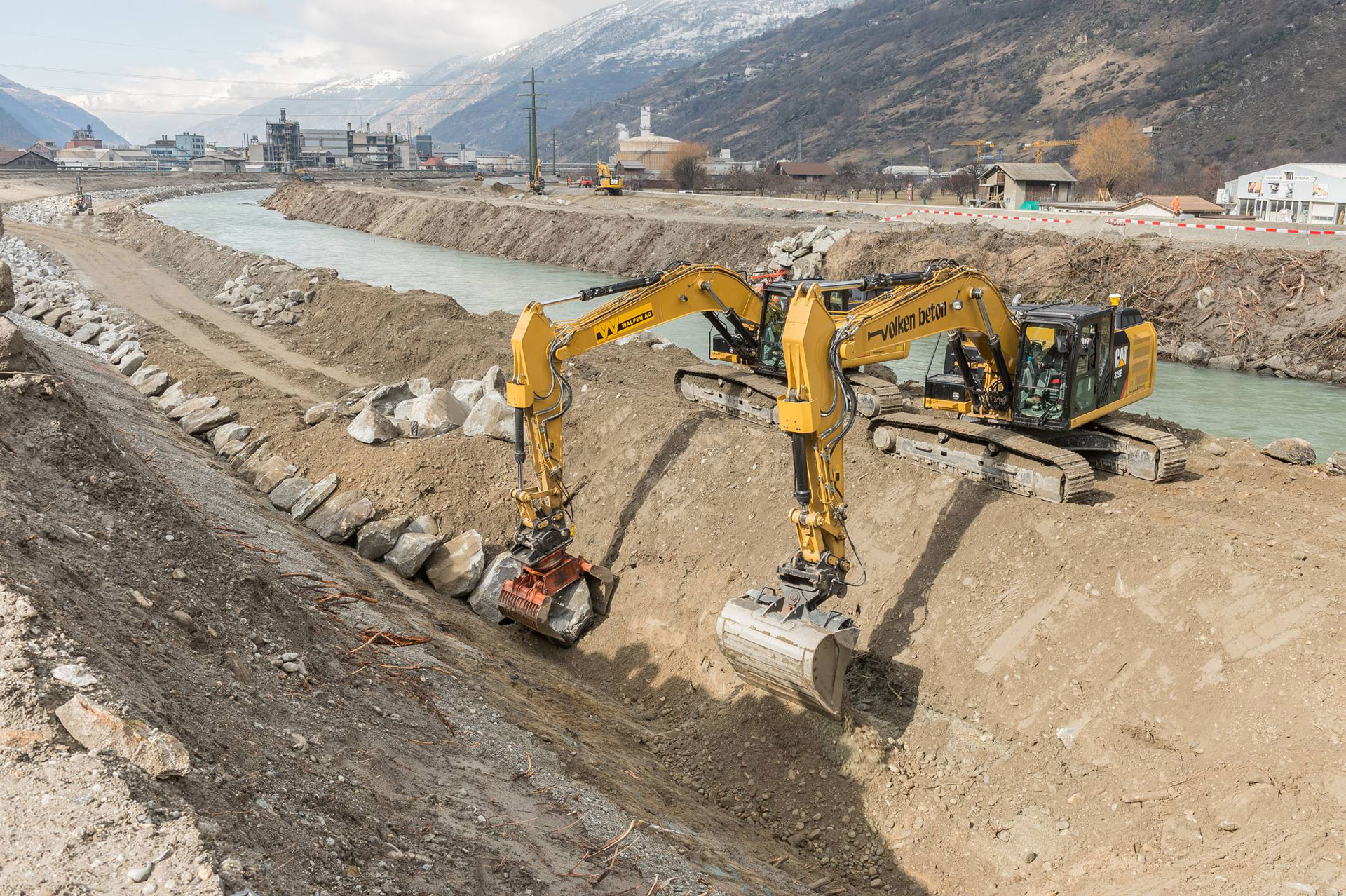 <strong>ONE BILLION EUROS: RHÔNE CORRECTION </strong>One billion euros (2/2): The first phase of the third Rhône correction will cost as much as the Human Brain Project – here we can see current work on the correction near Visp (VS). The goal is to protect the region from flooding and to help nature to flourish on the river’s banks. Image: Alexandra Jäger, Foto Grafik Fux Naters
